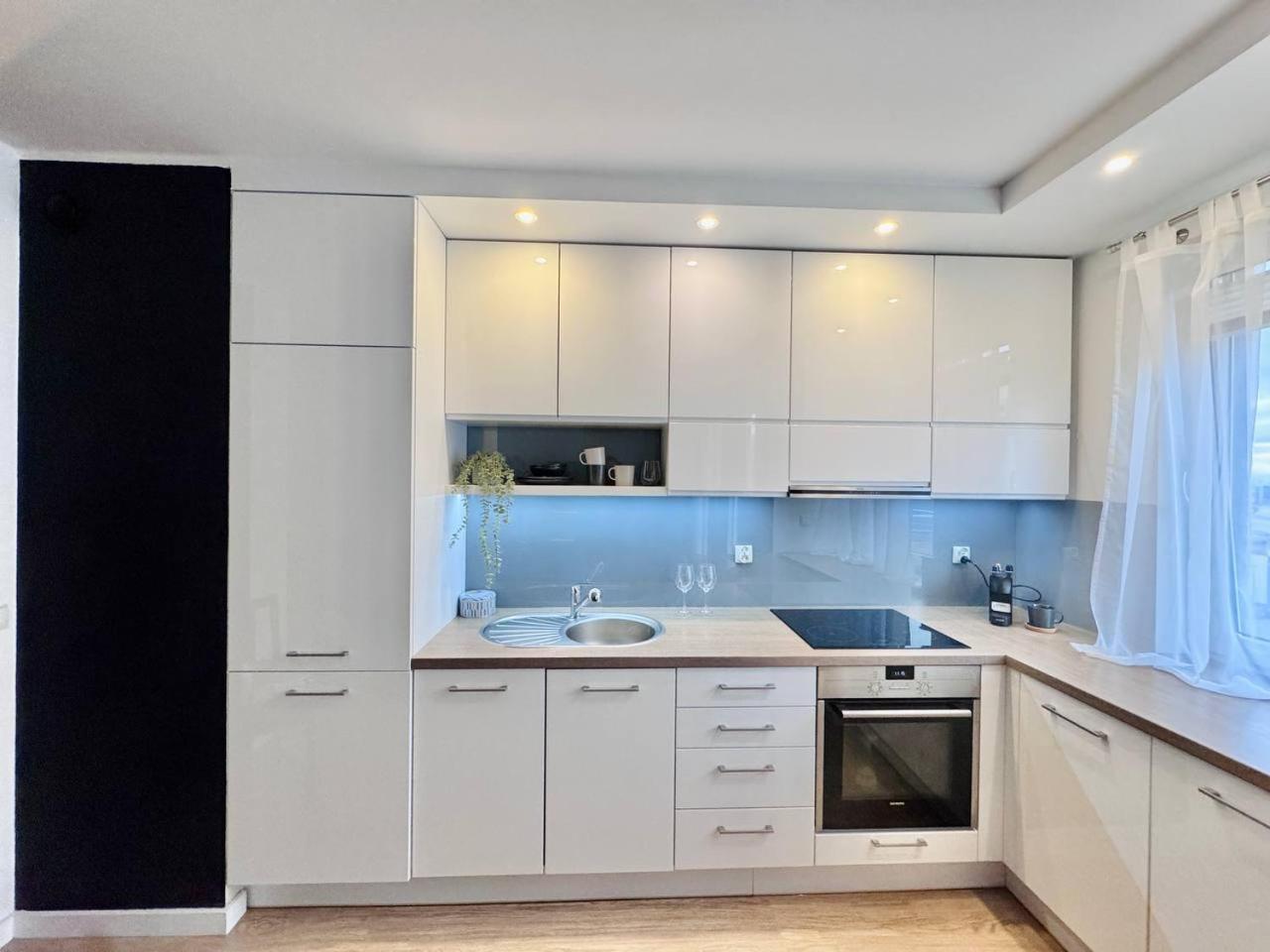 קרקוב C- Home4U - Apartment With A City View Close To Aquapark, Parking In Secured Area מראה חיצוני תמונה
