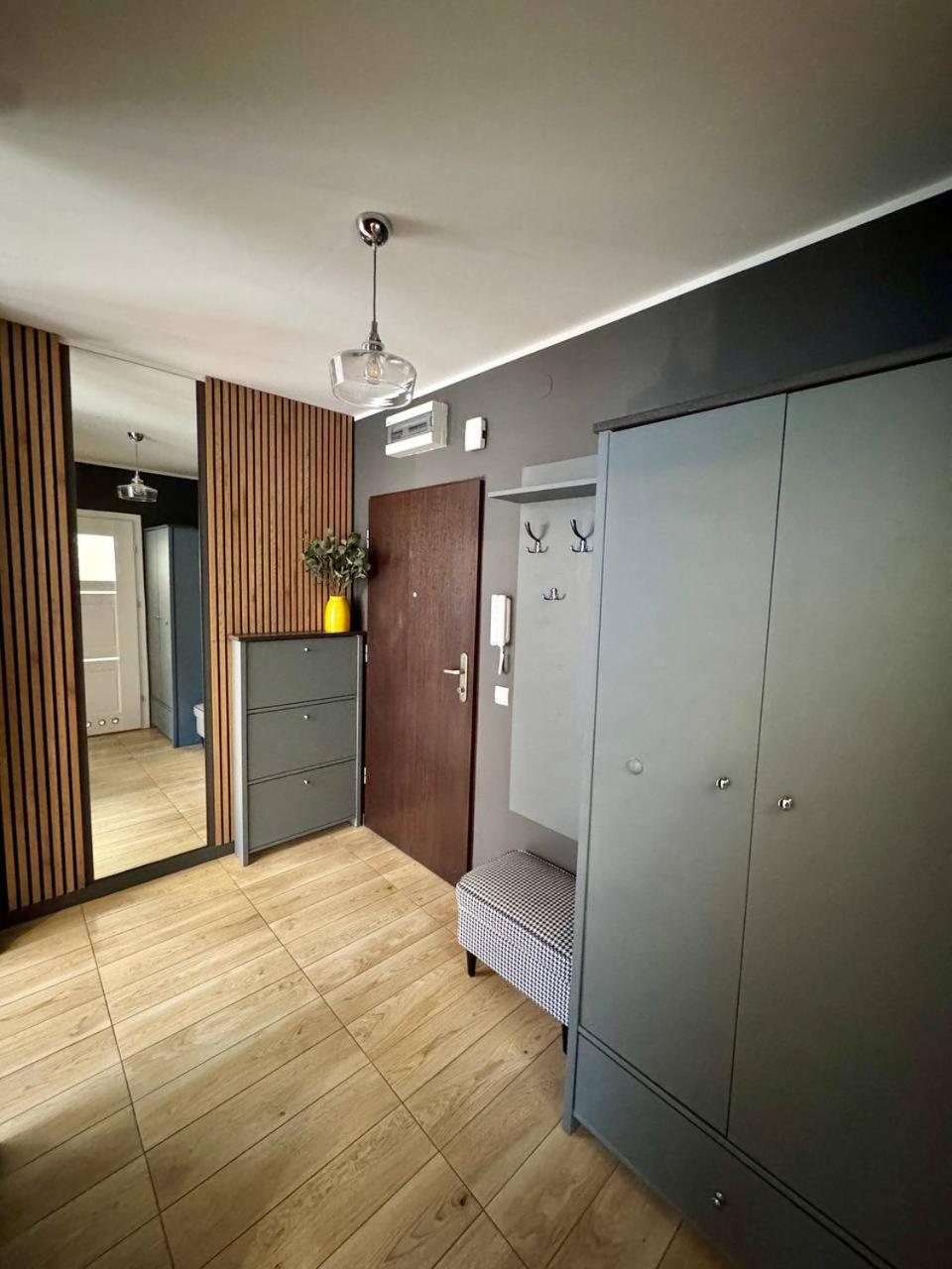 קרקוב C- Home4U - Apartment With A City View Close To Aquapark, Parking In Secured Area מראה חיצוני תמונה